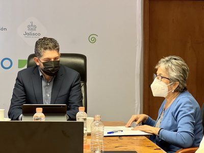 Maestros en Jalisco reclaman a la SEJ pagos atrasados, algunos desde hace 15 meses