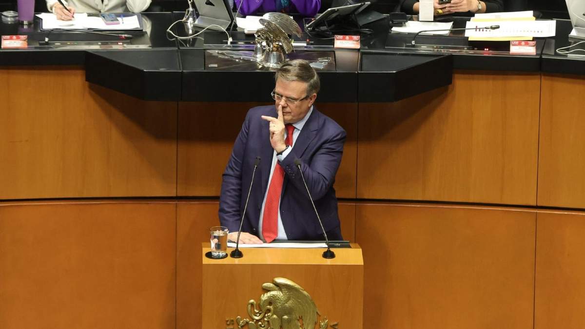 El secretario de Economía, Marcelo Ebrard, durante su comparecencia en el Senado