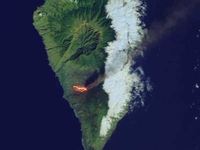 La lava marca hasta el espacio la superficie de La Palma