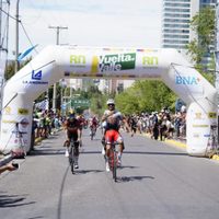 Con la disputa de la segunda etapa, después de 20 años retornó la Vuelta al Valle a Neuquén Capital