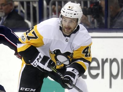 Un hombre sale bajo fianza tras la investigación de la muerte del jugador de hockey Adam Johnson