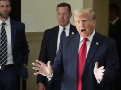 Tras la disputa Abbott-Biden, pide Trump desplegar tropas en la frontera con México