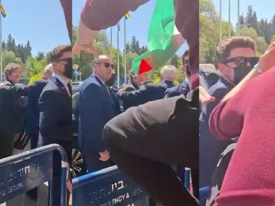 Un hombre con una bandera de Palestina intentó agredir a Javier Milei