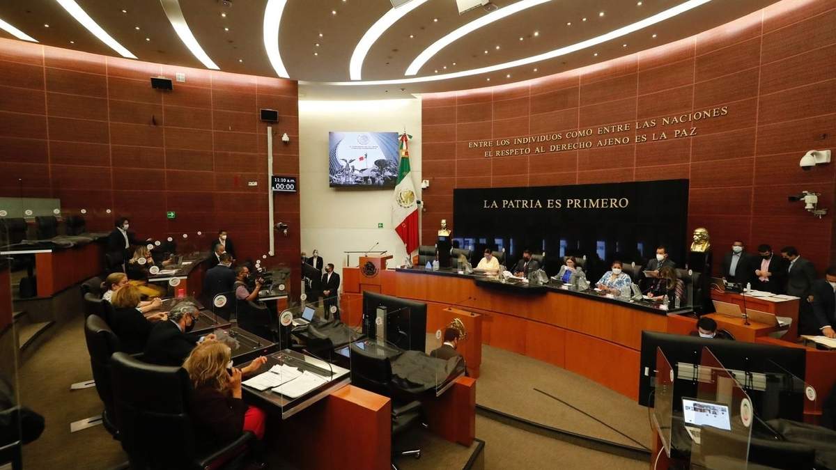 Sesión de la Comisión Permanente en el Senado de la República