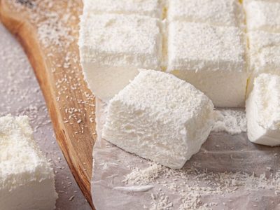Marshmallow de coco con 2 ingredientes: sin harina, sin azúcar y sin horno, una receta fácil para un snack saludable