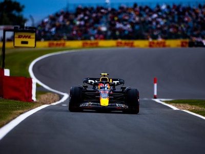 "Checo" Pérez remonta y termina segundo en el GP de Gran Bretaña