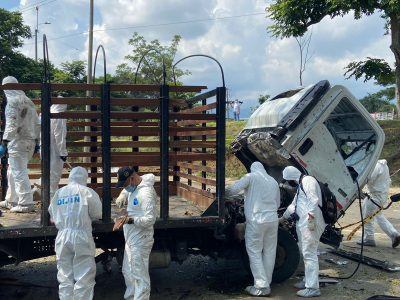 Atentado con bomba contra un camión de la Policía de Cali: hay trece agentes heridos
