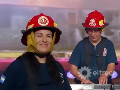 Bomberos voluntarios cantaron cumbia para recaudar fondos