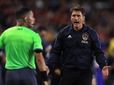 Dos argentinos le amargaron el debut a Guillermo Barros Schelotto en Estados Unidos