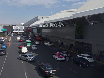 “Prefiero darle un beso al del Uber”: Usuarios inconformes por no poder usar aplicación en el AICM