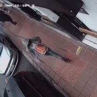 Un hombre pierde un ojo tras defender a una mujer de un acosador (Video)