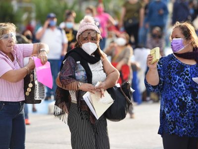 México suma 94 muertes en un día por covid y alcanza las 214 mil 947