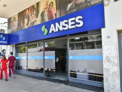 ANSES: quiénes cobran jubilaciones, la AUH, la AUE y el PROGRESAR este martes, 16 de marzo