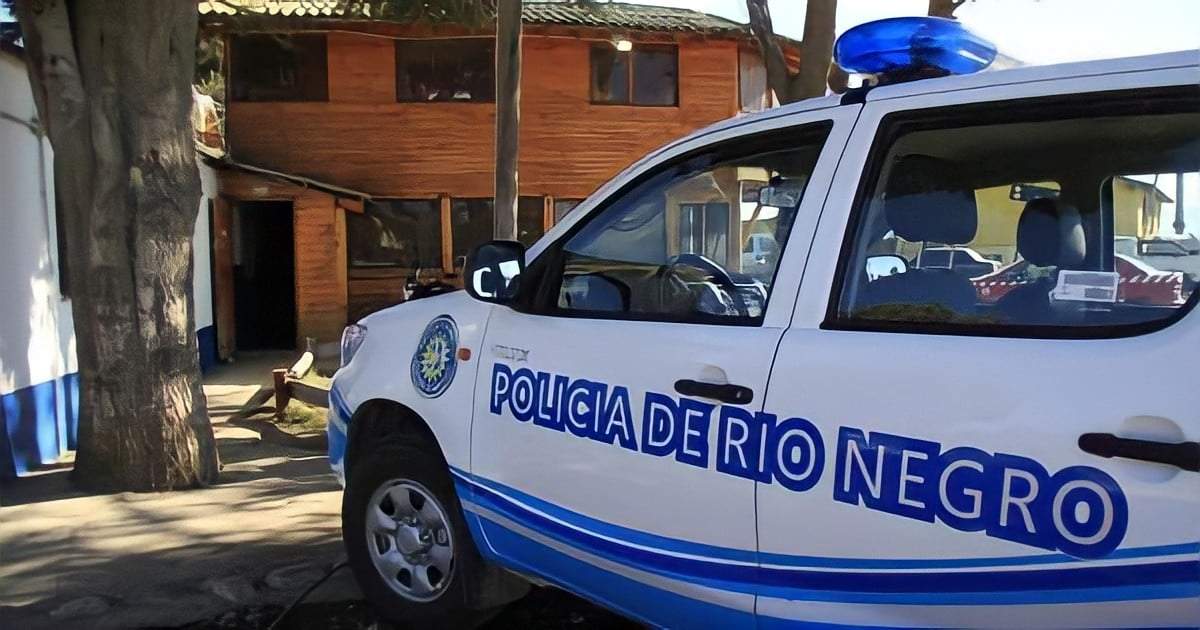 Móvil policial en Bariloche. Fuente: (Twitter)
