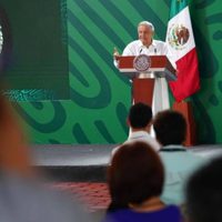 AMLO culpa al INE y a los medios por la escasa participación en la consulta
