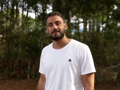 La llamativa planta de moda que eligió Nicolás Occhiato para realzar un rincón muy acogedor en su hogar
