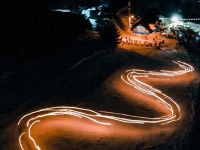 El inicio oficial de temporada en el Cerro Bayo se coronó con la primera bajada de antorchas