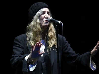 Patti Smith se disculpa por cancelar un espectáculo tras desmayarse en el escenario en Brasil