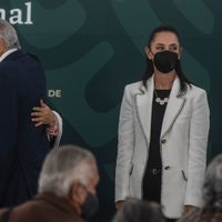 Sheinbaum reaparece tras padecer covid-19; Martí Batres se contagia
