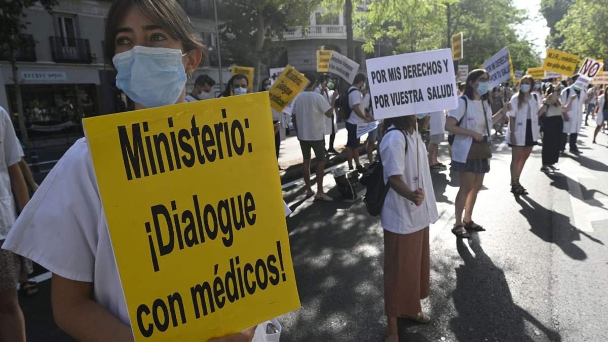Médicos protestan en Madrid por sus derechos. Fuente: (Twitter)