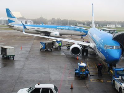 Crisis en Aerolíneas Argentinas: suspenderán a unos 8.000 empleados