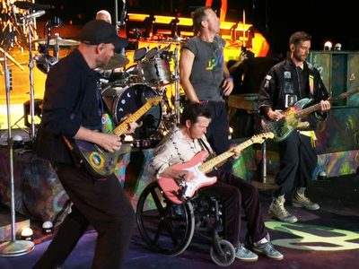 Coldplay invitó a Michael J. Fox a tocar dos canciones en Glastonbury