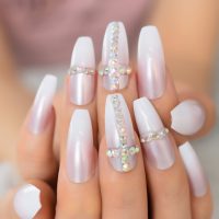 Nail Art: uñas de cristal o rhinestone, la tendencia que está marcando un estilo esta temporada
