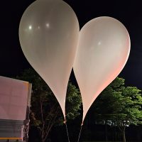 Corea del Norte envía más globos con basura y estiércol a Corea del Sur
