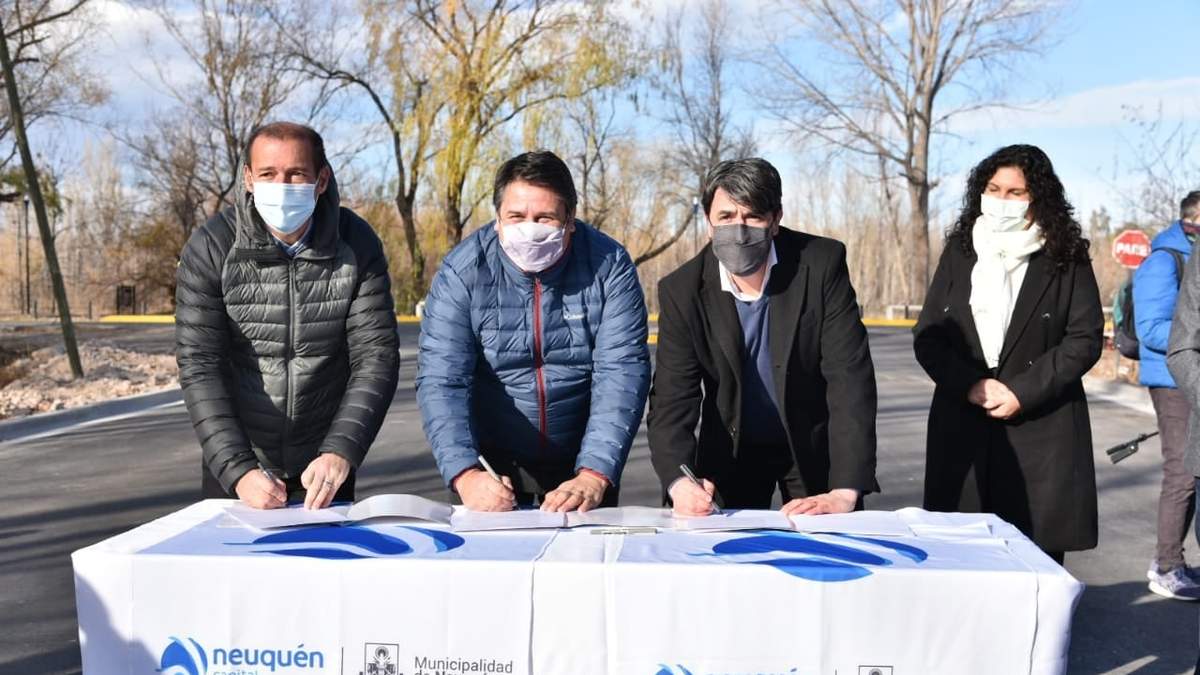 Firma del convenio. Fuente: (Twitter)