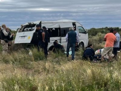 Tragedia en San Carlos: volcó una combi y murió una mujer de un contingente religioso