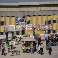 Primer día de Trump deja protestas y varados en garitas de Tijuana