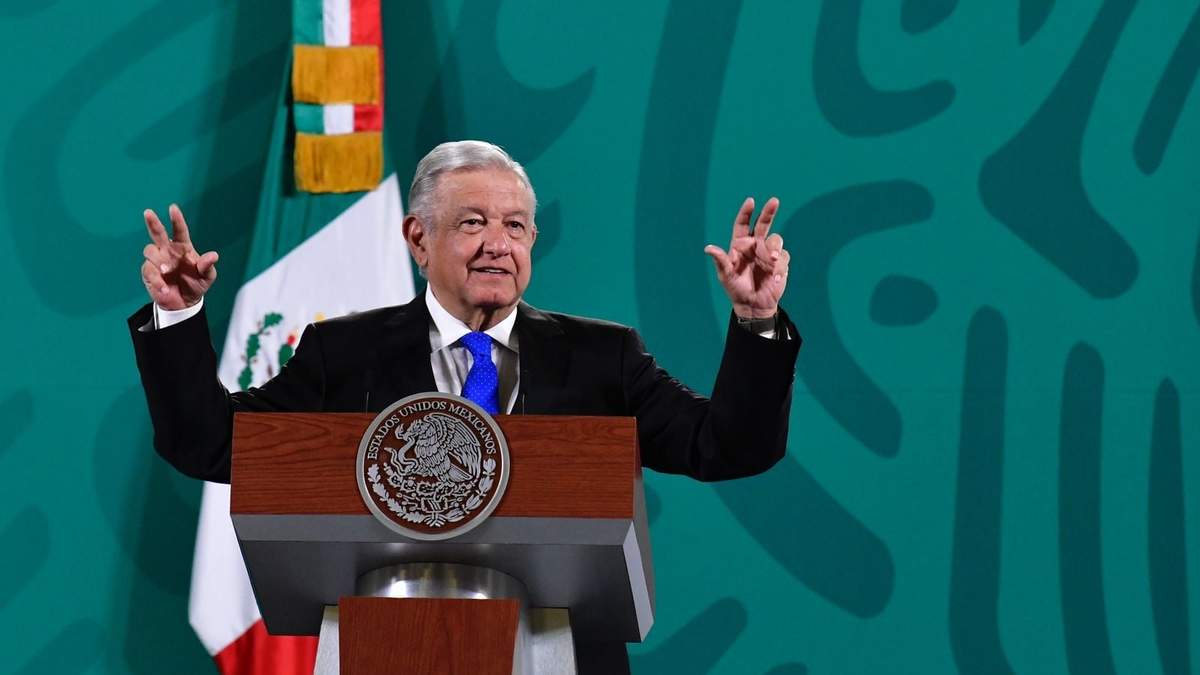 El presidente dijo que ya no se forman cuadros políticos en la UNAM