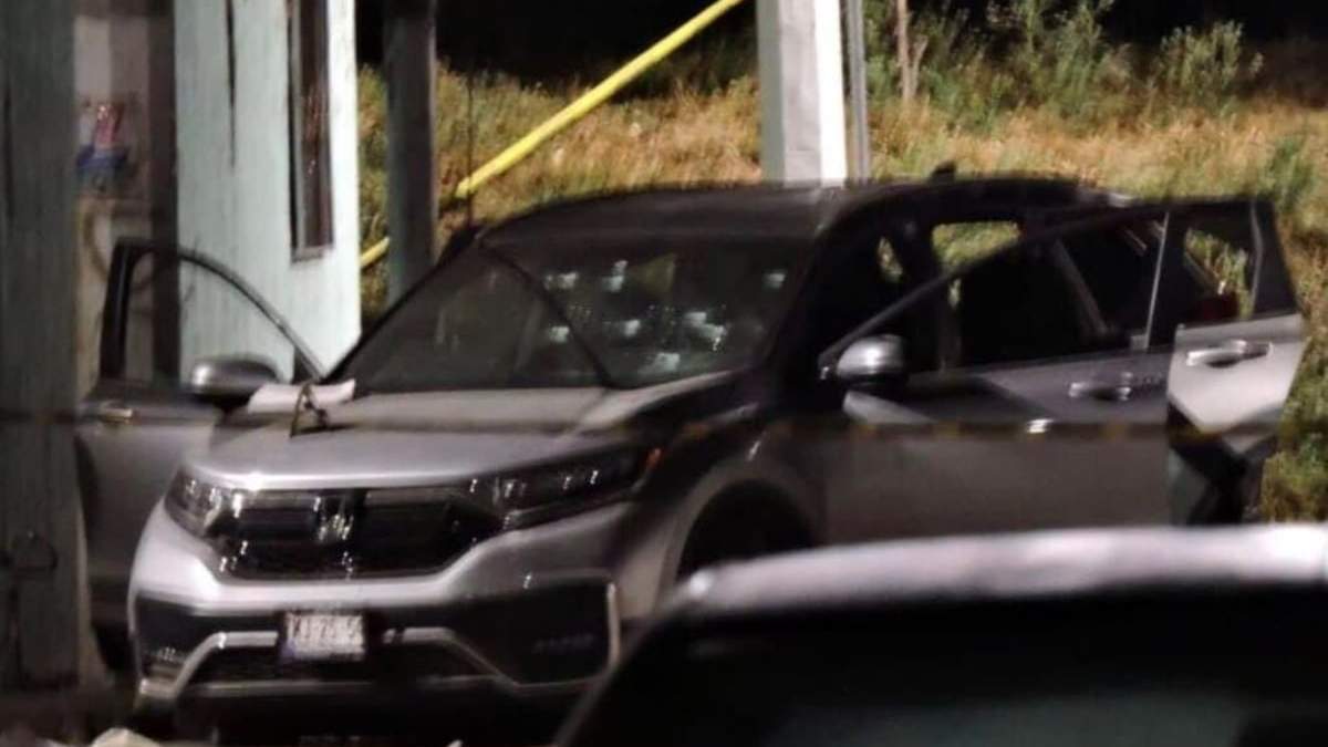 Los cuerpos de tres presuntos agresores quedaron en el interior de una camioneta
