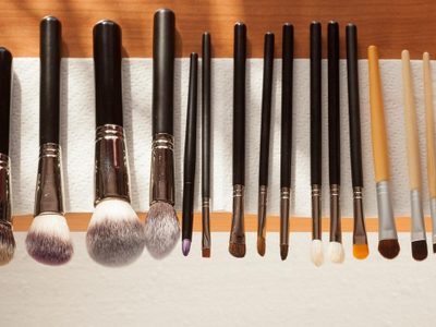 Conocé este truco infalible de limpieza para dejar tus pinceles de maquillaje como recién estrenados