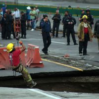 Se malogra rescate de víctimas en Paso Exprés; hay dos muertos