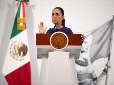 Sheinbaum en desacuerdo con Taibo; no nacionalizarán Tv Azteca