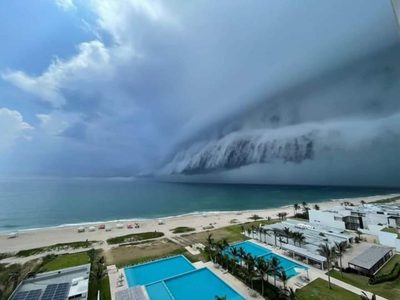 Una “nube cinturón” sorprende a los habitantes de Playa Miramar, en Tamaulipas