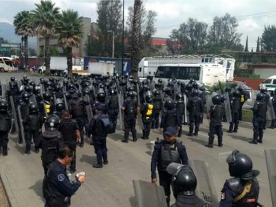 Policía realiza operativo ante bloqueo de normalistas en Morelia
