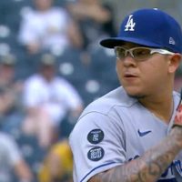 Julio Urías libra cargos graves tras acusaciones por violencia doméstica