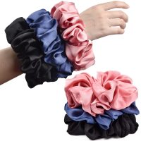 Hacé vos misma estos scrunchies para atar el pelo, de los colores y telas que quieras