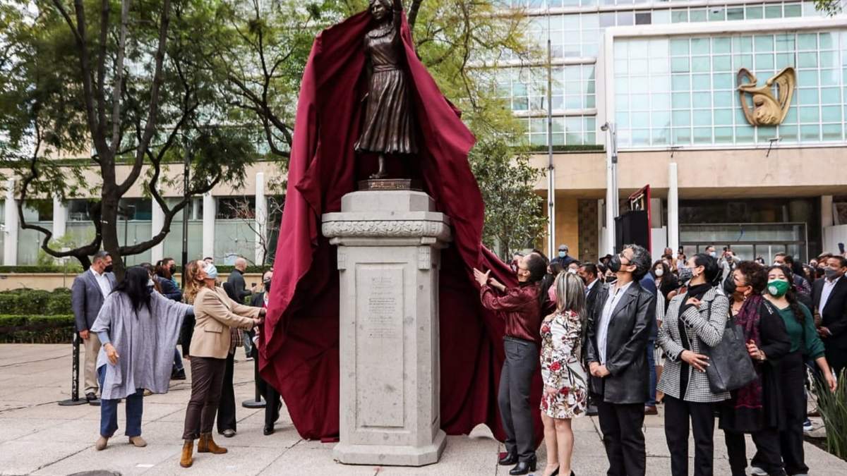 Develación de las estatuas sobre el Paseo de la Reforma
