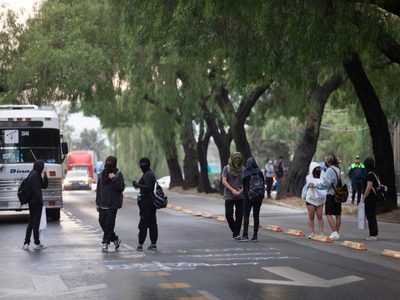 Grupo de encapuchados toma la dirección general del CCH; UNAM condena los hechos
