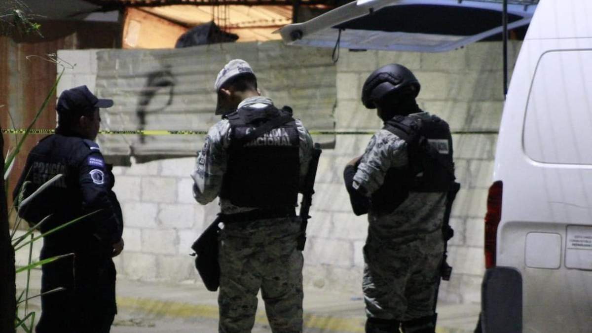 Elementos de seguridad llegan a la colonia Las Gaviotas Sur, Tabasco, donde una persona murió y tres resultaron heridas como resultado de un ataque armado en una casa
