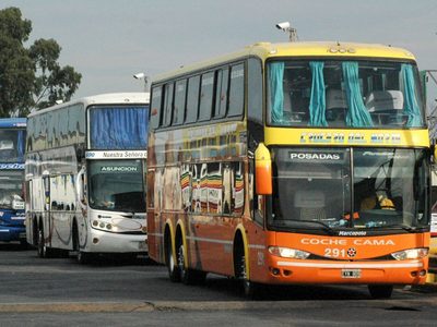 Se habilitó la entrada de micros internacionales al país: lo que deben hacer pasajeros y empresas