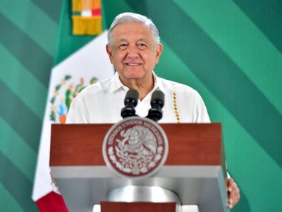 Jubiloso, el presidente en la tierra de El Chapo