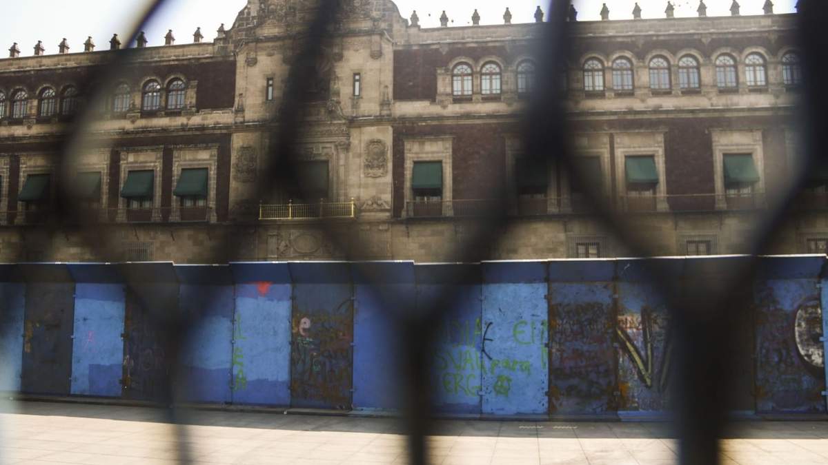 Las vallas instaladas en el Zócalo de la CDMX