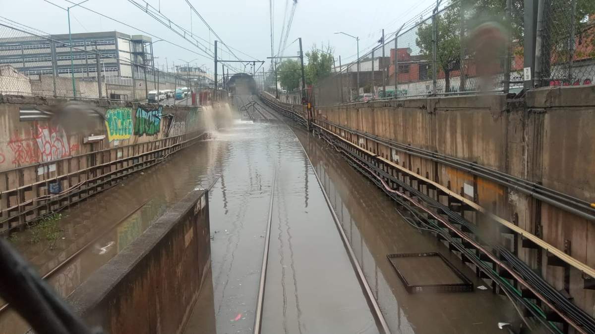 Vías inundadas en la Línea A del Metro