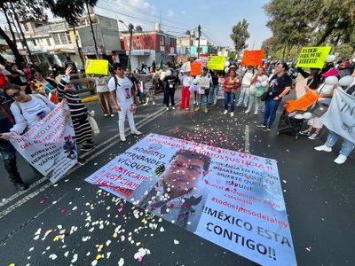 Realizan marcha pacífica por motociclista atropellado y arrastrado por un automóvil (Videos)