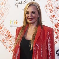 Tras el millonario acuerdo, Belén Esteban cumple su promesa y "paga la ronda"
