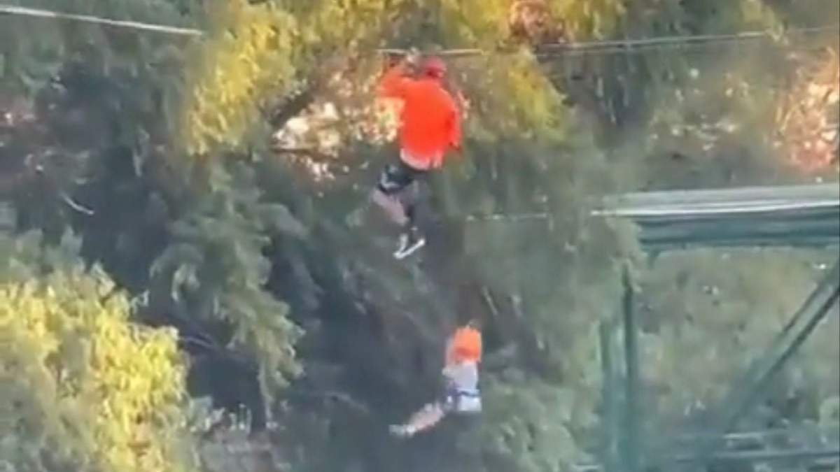 Niño cae de una tirolesa cuando se rompe la cuerda, en el Parque Fundidora, en Monterrey